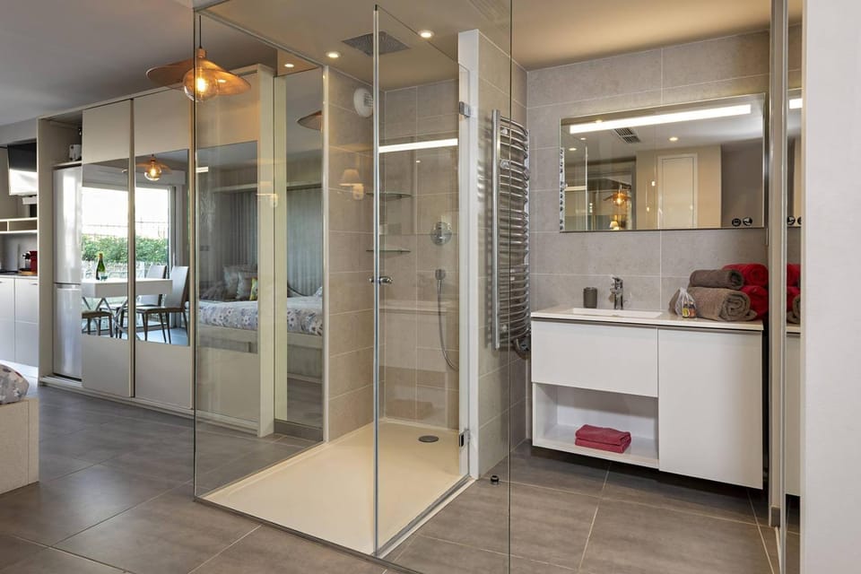 NAUTILIA 102 By AGN- Luxe avec Jacuzzi- 2 personnes "réservé aux couples" Apartment in Agde