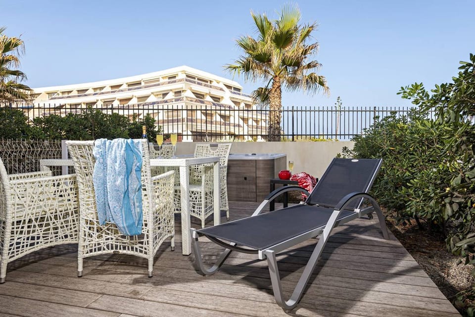 NAUTILIA 102 By AGN- Luxe avec Jacuzzi- 2 personnes "réservé aux couples" Apartment in Agde