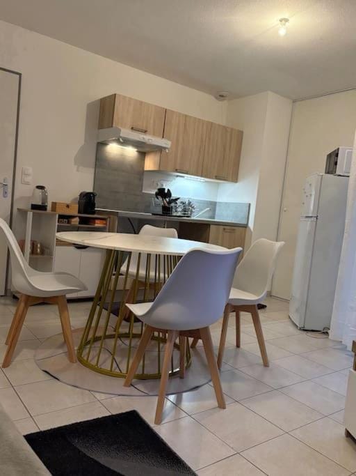 Kitchen or kitchenette, Living room, Seating area, Dining area, dishwasher, oven, stove