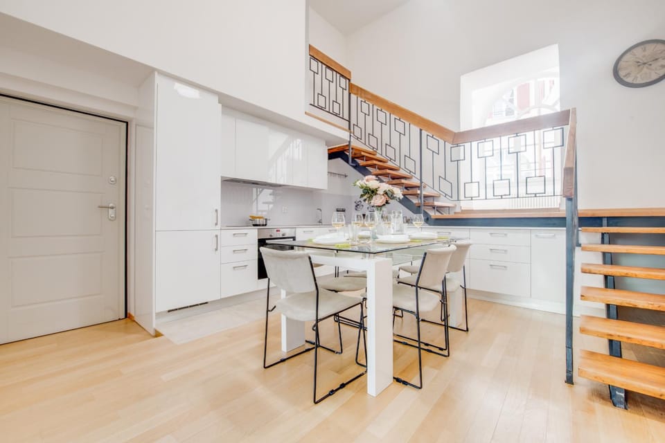 Kitchen or kitchenette, Seating area, Dining area