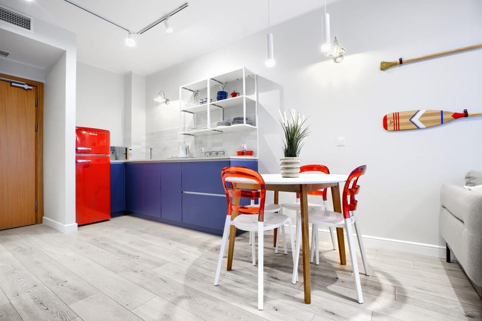 Kitchen or kitchenette, Dining area, stove