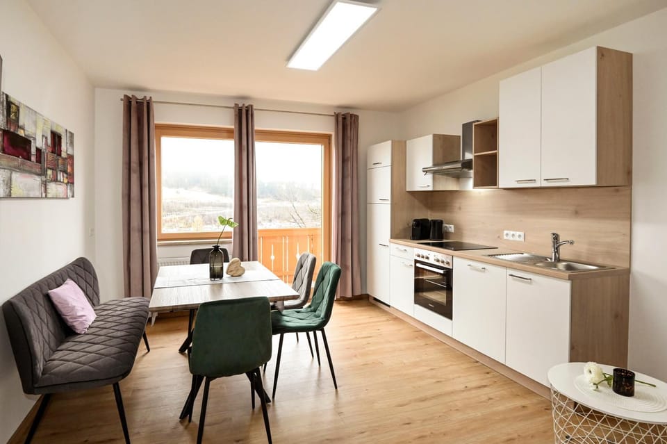 Kitchen or kitchenette, Seating area, Dining area
