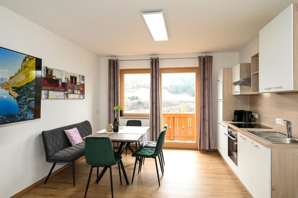 Kitchen or kitchenette, Seating area, Dining area