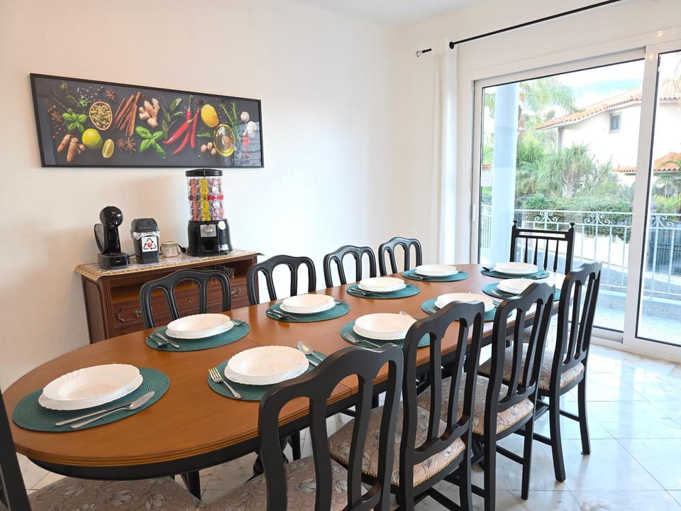 Coffee/tea facilities, Balcony/Terrace, Dining area, air conditioner
