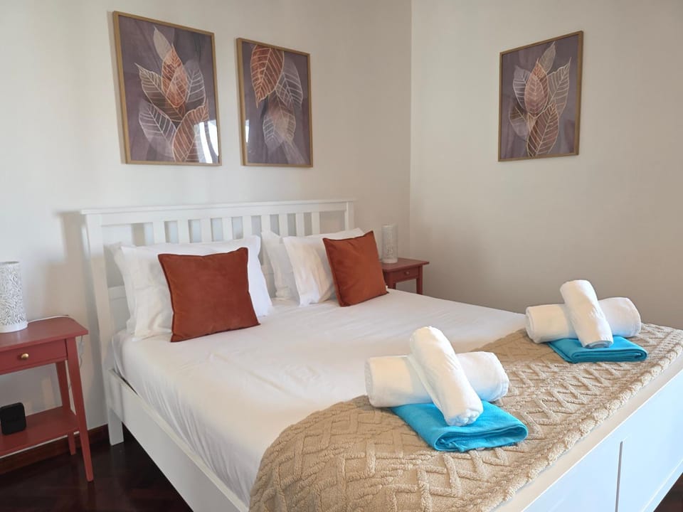 Shower, Bed, Bathroom, Balcony/Terrace, Bedroom, cot, internet, towels, VIP, wardrobe, air conditioner