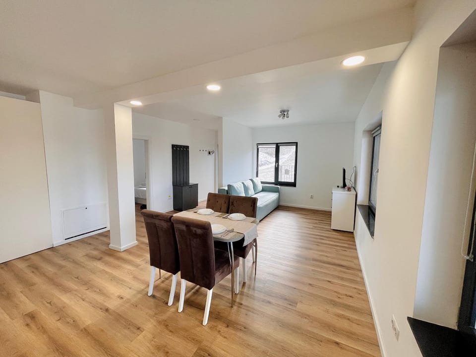 TV and multimedia, Living room, Dining area