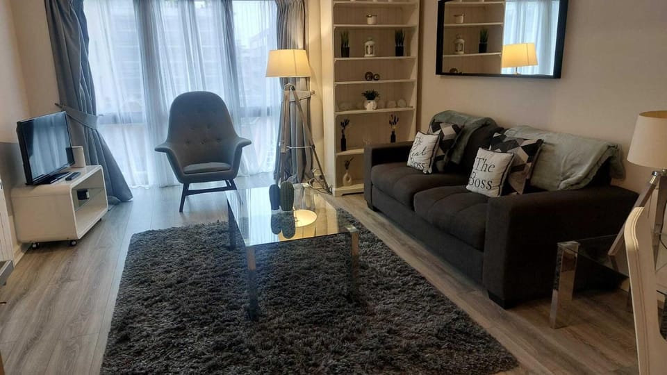 Newly Refurbed 2BD Trinity College & Temple Bar Apartment in Dublin