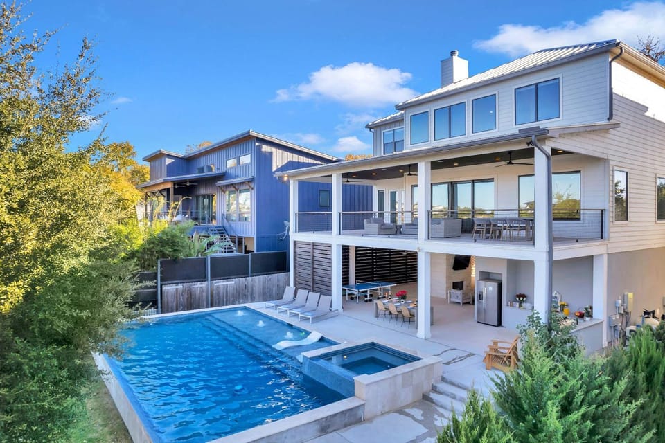 Lakeside 499 and Concierge Services House in Kingsland