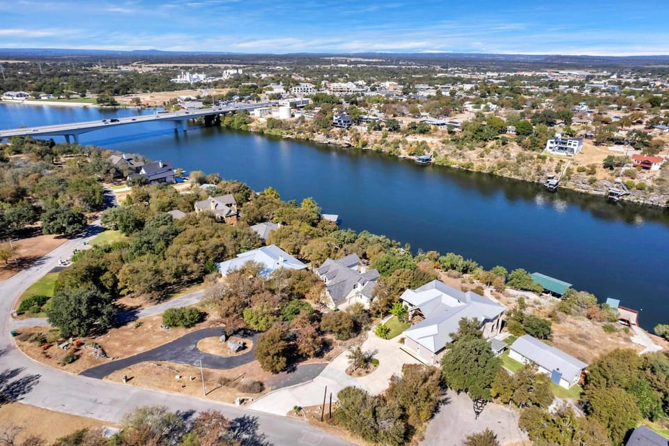 Lake Marble Falls on The Rocks and Concierge Service House in Marble Falls