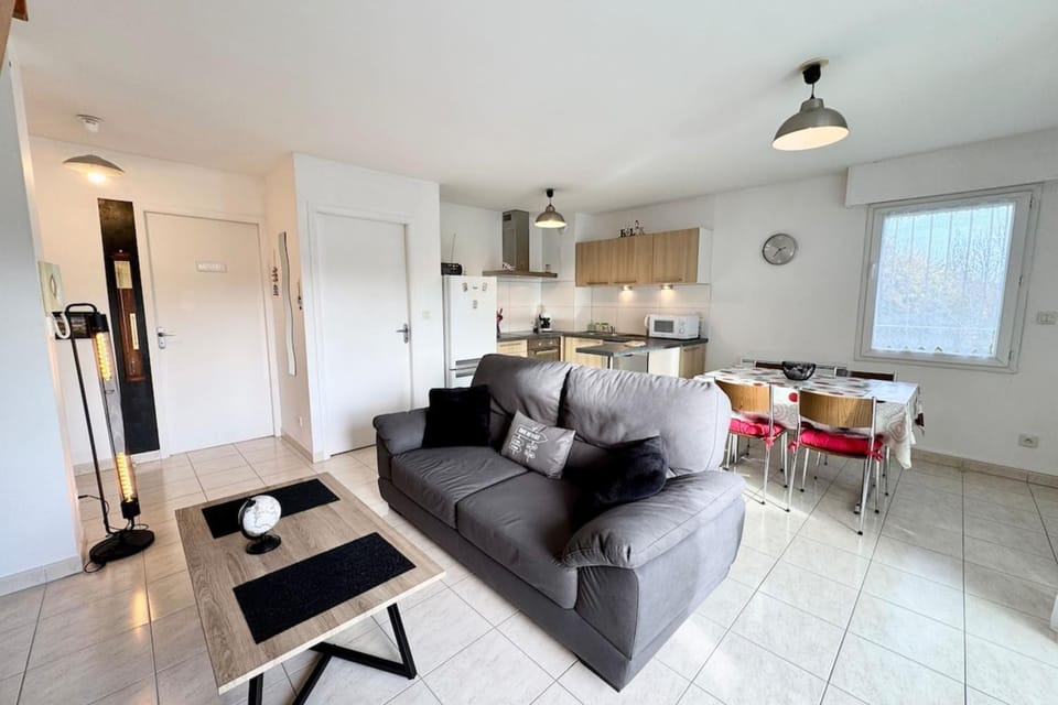 Joli duplex plein bourg - 4km des plages Apartment in Guidel