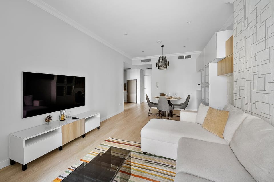 TV and multimedia, Living room, Seating area, Evening entertainment