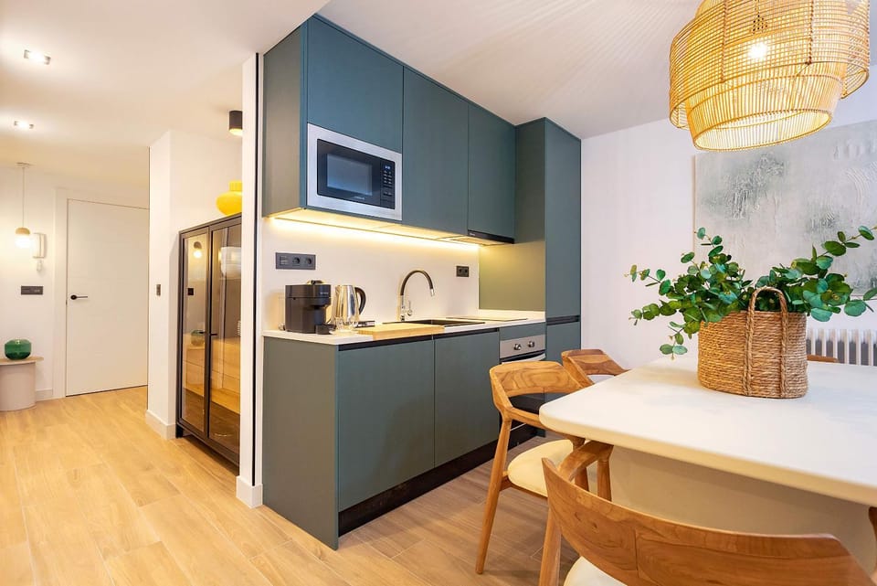 Kitchen or kitchenette, Dining area, microwave, oven, stove, toaster