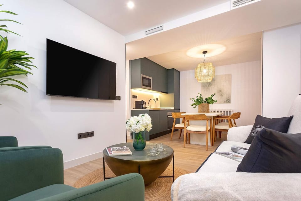 Property building, Communal lounge/ TV room, TV and multimedia, Living room, Seating area, Dining area