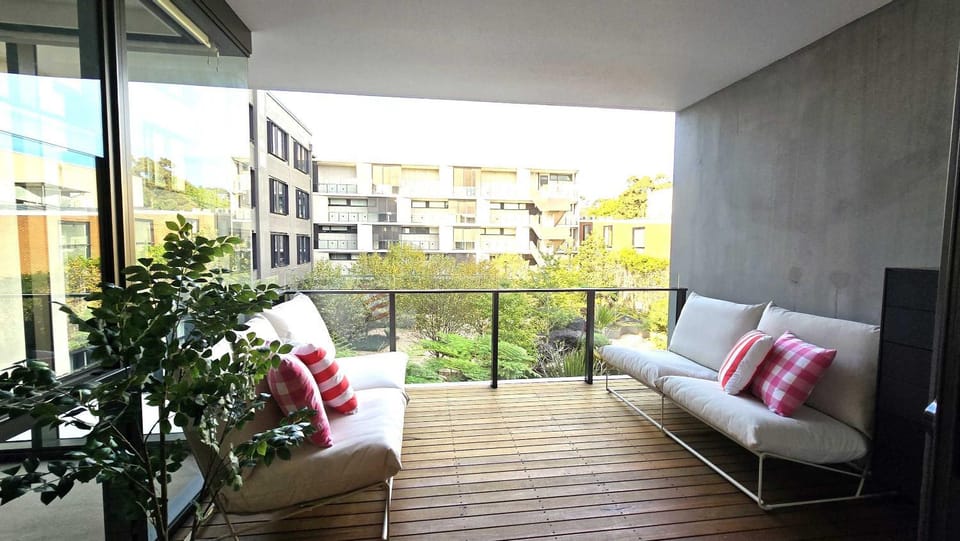Swanky 2 bed apt with parking - easy city access Apartment in Sydney