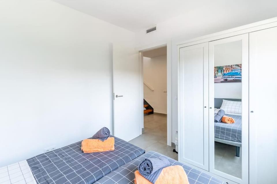 Bed, Photo of the whole room, Bedroom, towels, wardrobe