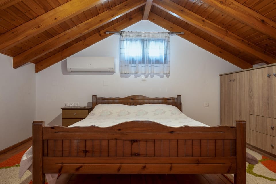 Bed, Photo of the whole room, Bedroom, air conditioner