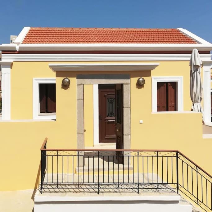 Property building, Facade/entrance, Day