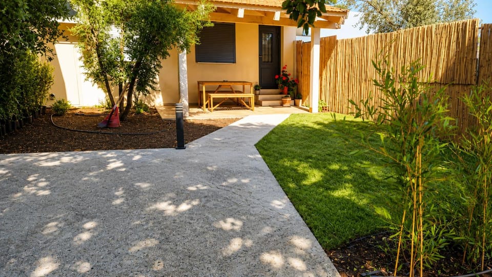 Property building, Spring, Day, Garden, Garden view