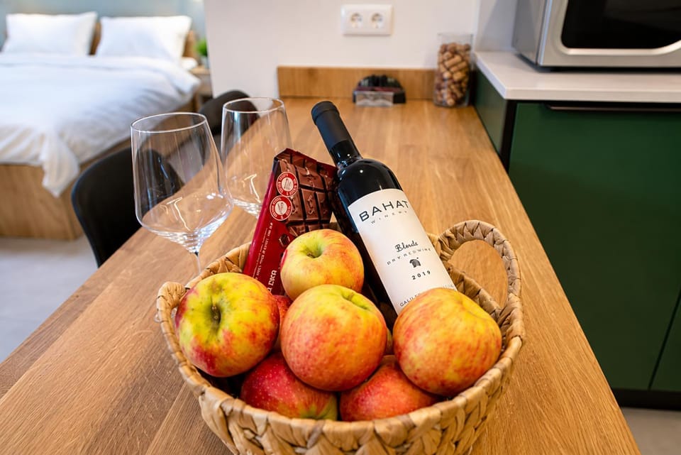 Kitchen or kitchenette, Food and drinks, Photo of the whole room