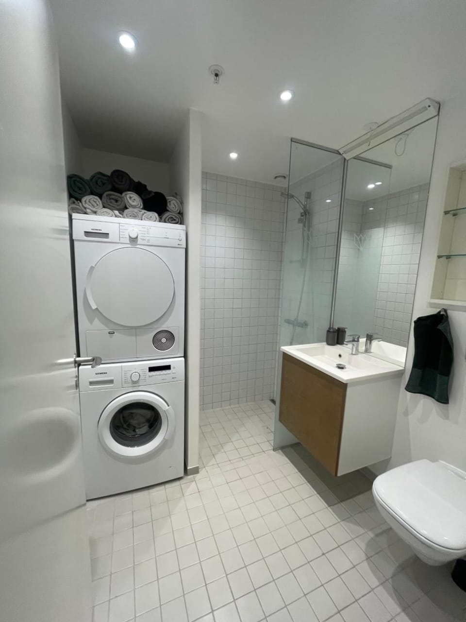 Best Private Seaview Apartment - 2 Balconies, 11th Floor, Elevator, Friendly Lively Area Apartment in Aarhus