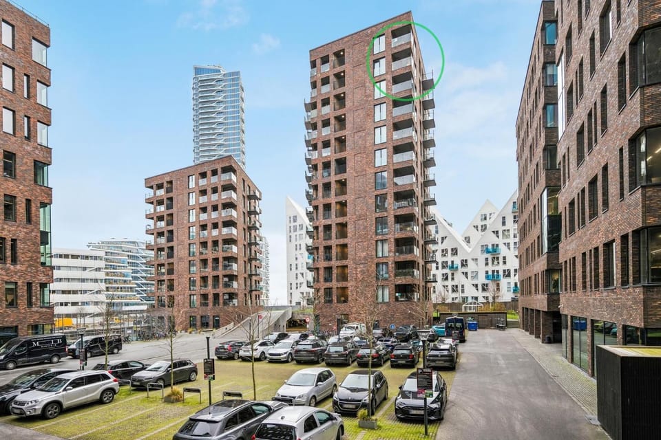 Best Private Seaview Apartment - 2 Balconies, 11th Floor, Elevator, Friendly Lively Area Apartment in Aarhus