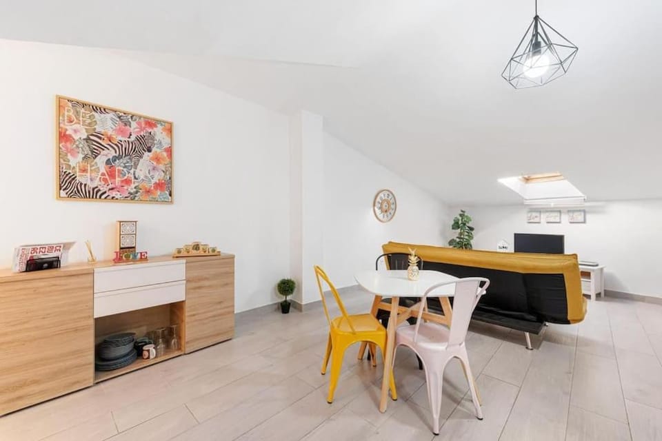 Living room, Dining area