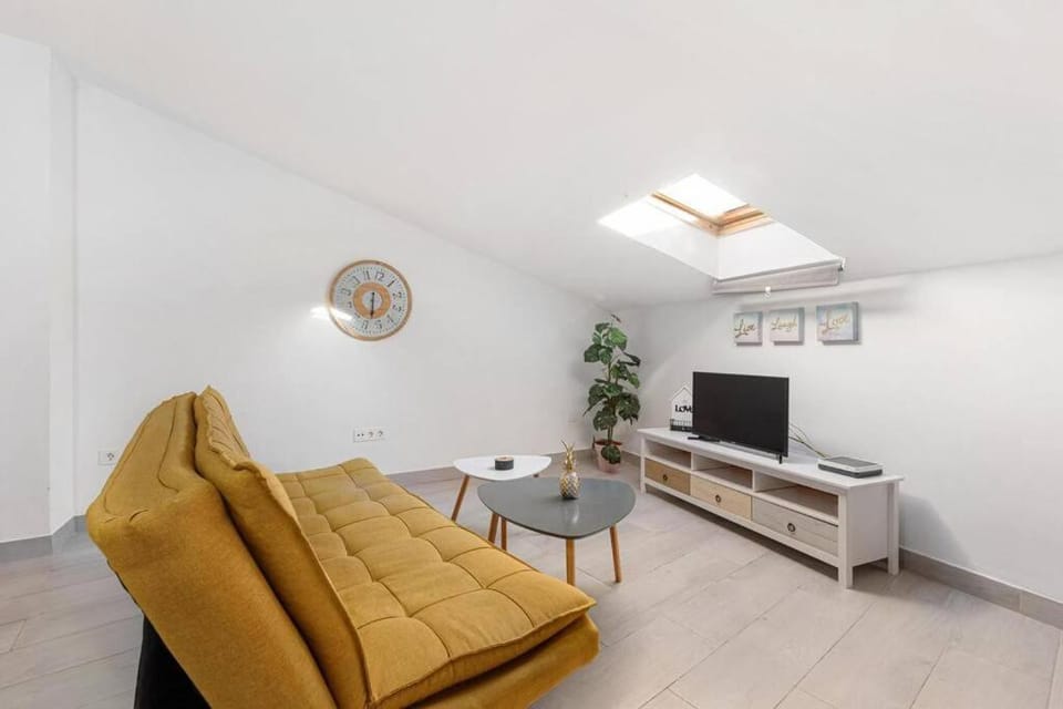 TV and multimedia, Living room, Evening entertainment
