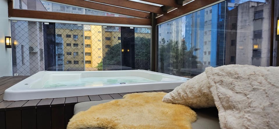 APARTAMENTO 3 SUITES MEIA PRAIA - ITAPEMA - 90 Metros DO MAR Apartment in Porto Belo