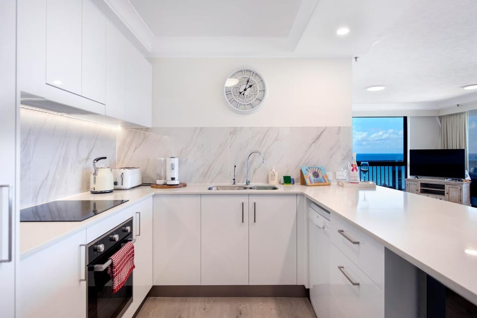 Coffee/tea facilities, Kitchen or kitchenette, dishwasher, oven, toaster