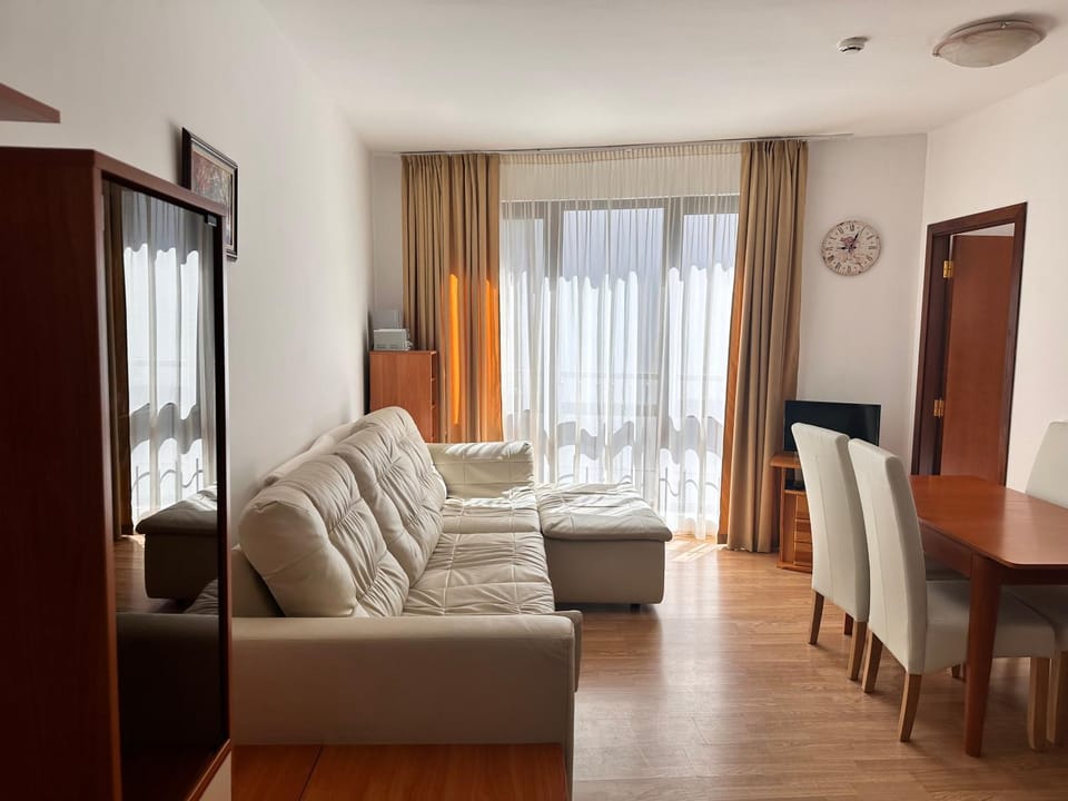 Sunny two bedroom apartment 12 in Tulip , Flora Residence - prime location! Apartment in North Macedonia