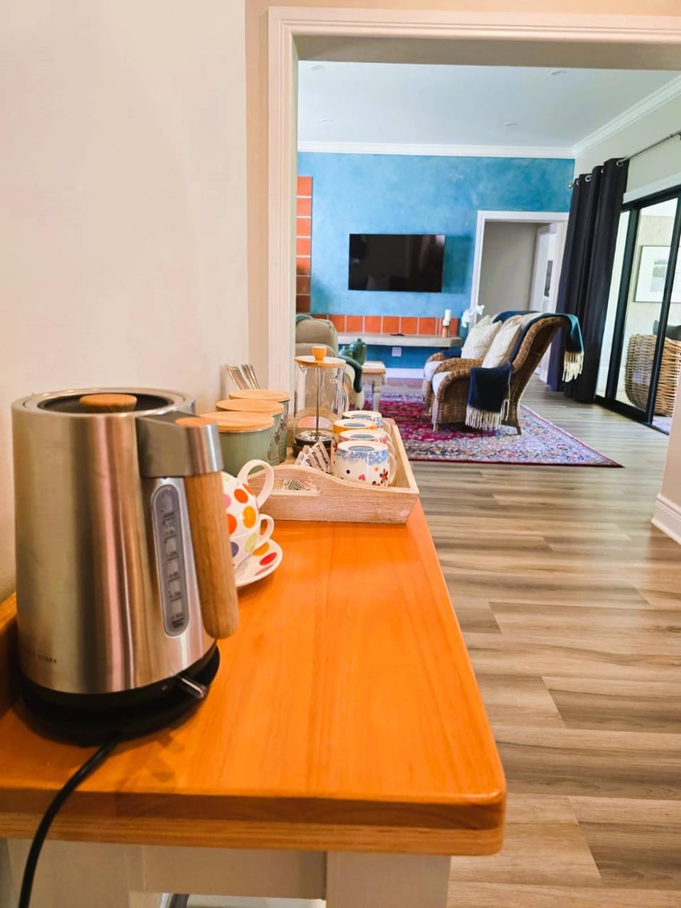 Coffee/tea facilities, Kitchen or kitchenette, Seating area