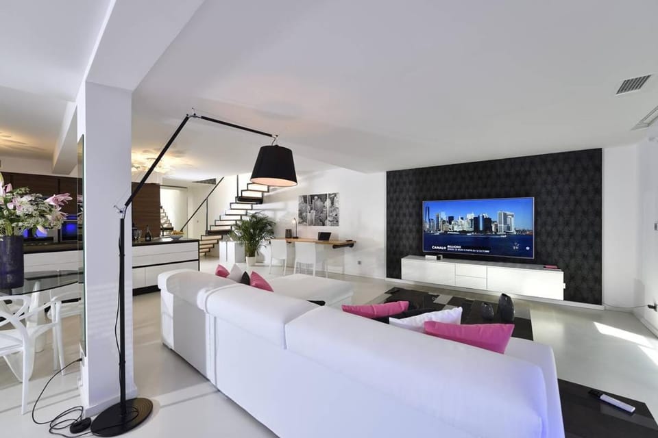 TV and multimedia, Living room, Seating area