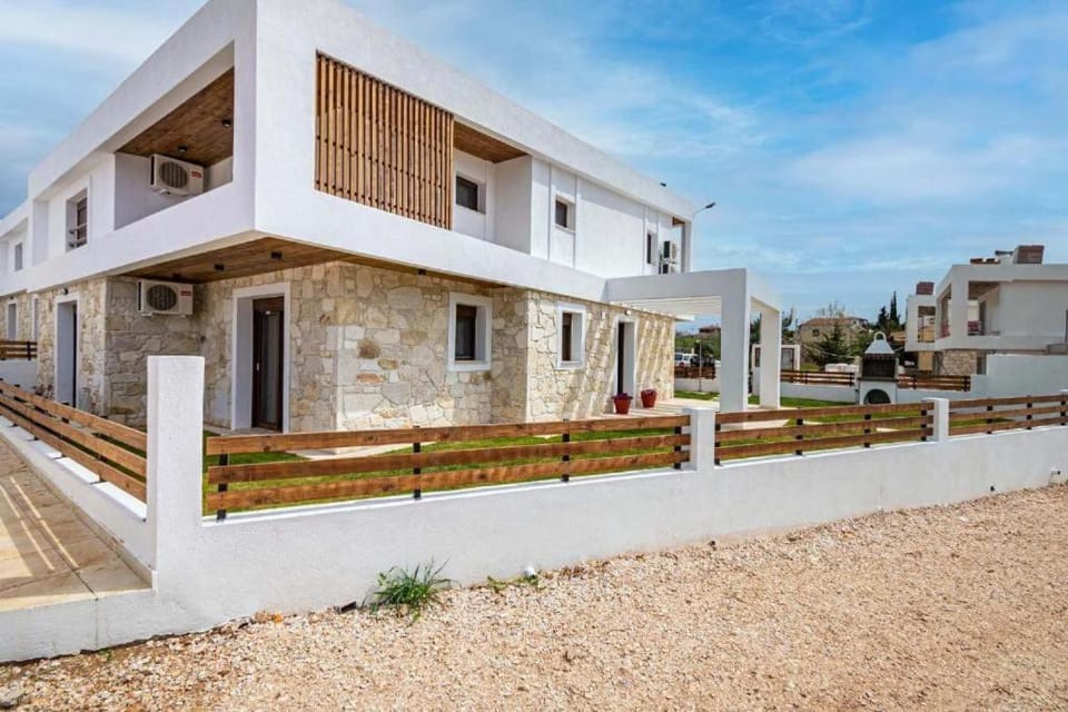 Property building, Day