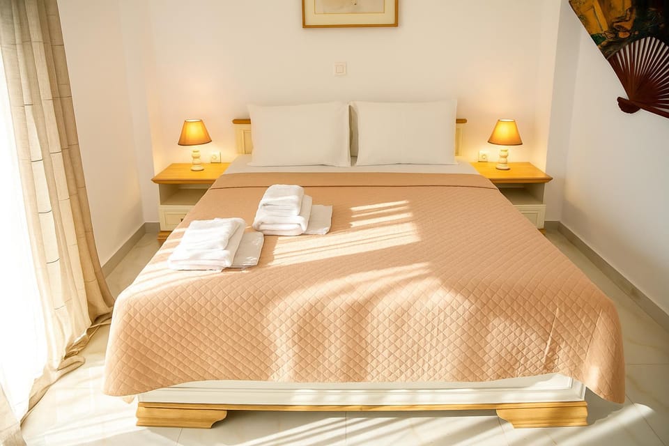 Bed, Photo of the whole room, Bedroom, towels