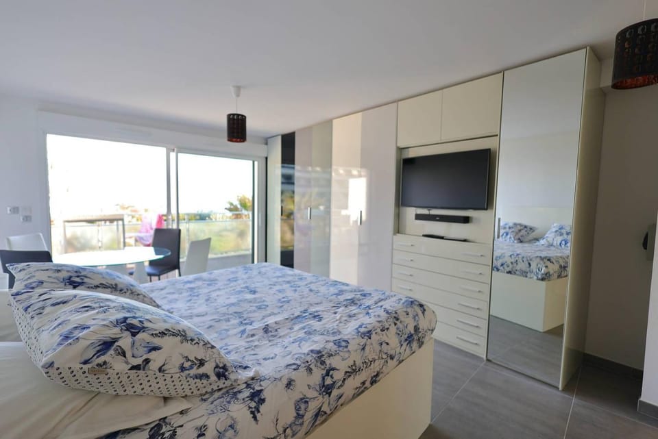 Bed, Photo of the whole room