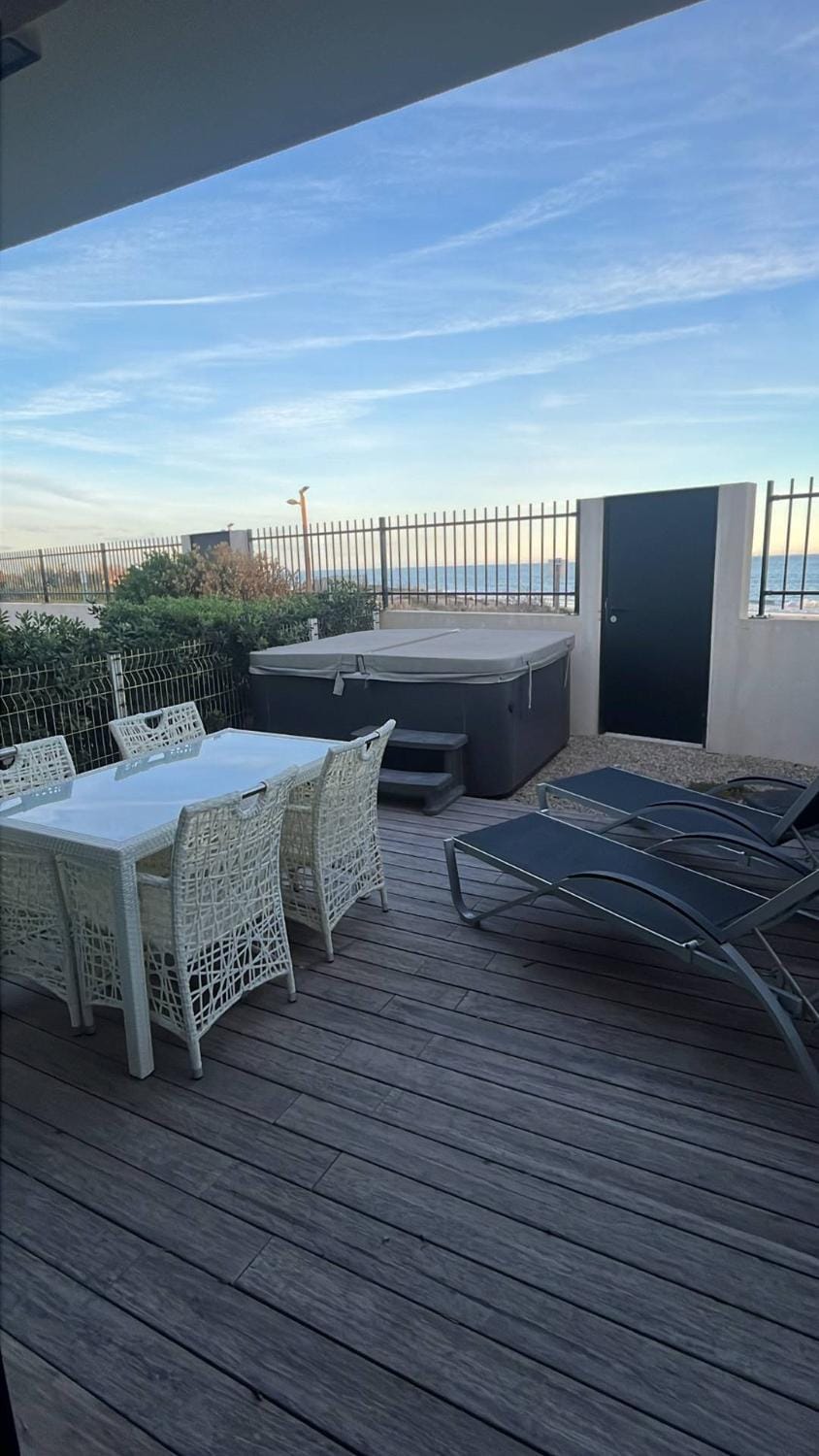 Patio, Sea view