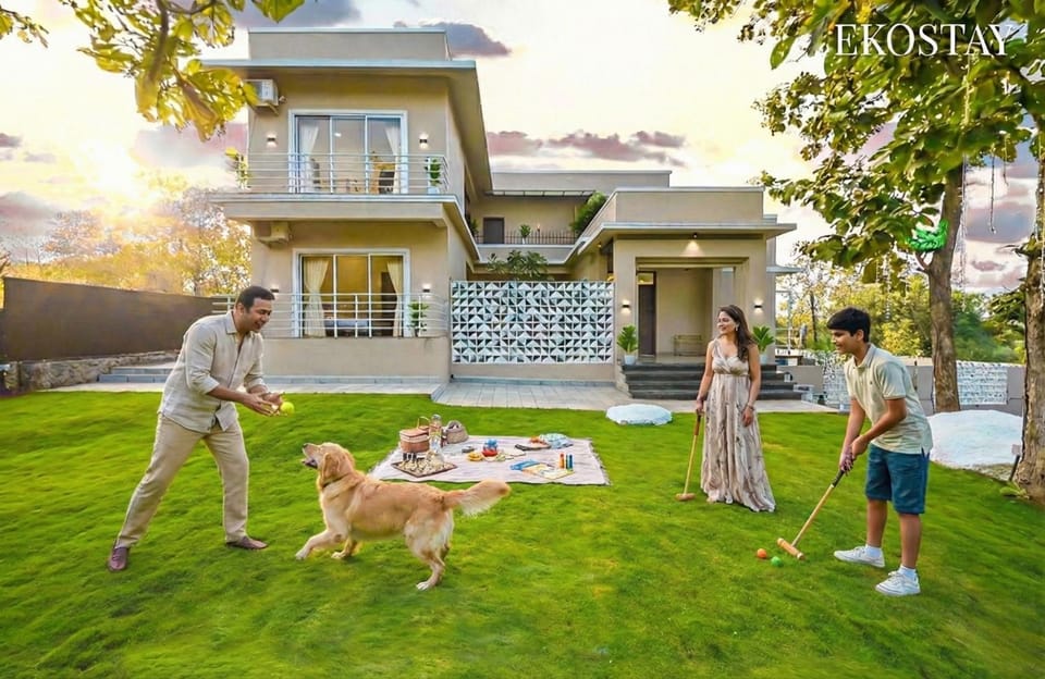 Spring, Day, People, Natural landscape, Pets, Guests, children, group of guests, Family
