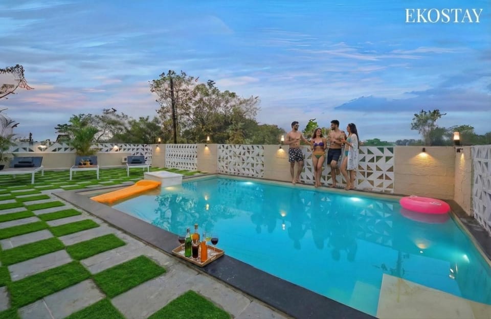 Day, People, Natural landscape, Pool view, Swimming pool, group of guests