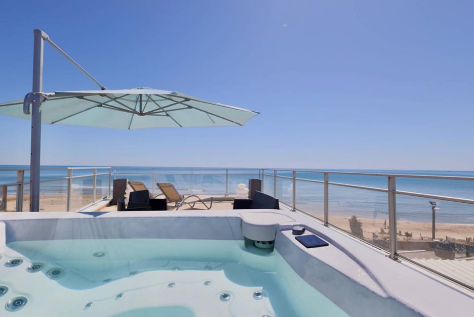NAUTILIA 206 By AGN- Suite Luxe avec Rooftop 2 personnes "réservé aux couples" Apartment in Agde