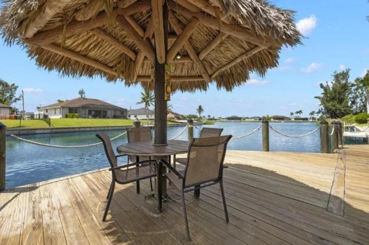 Captivating Paradise, Pool Table, Tiki Hut, - Cape Sunset Villa - Roelens House in Cape Coral