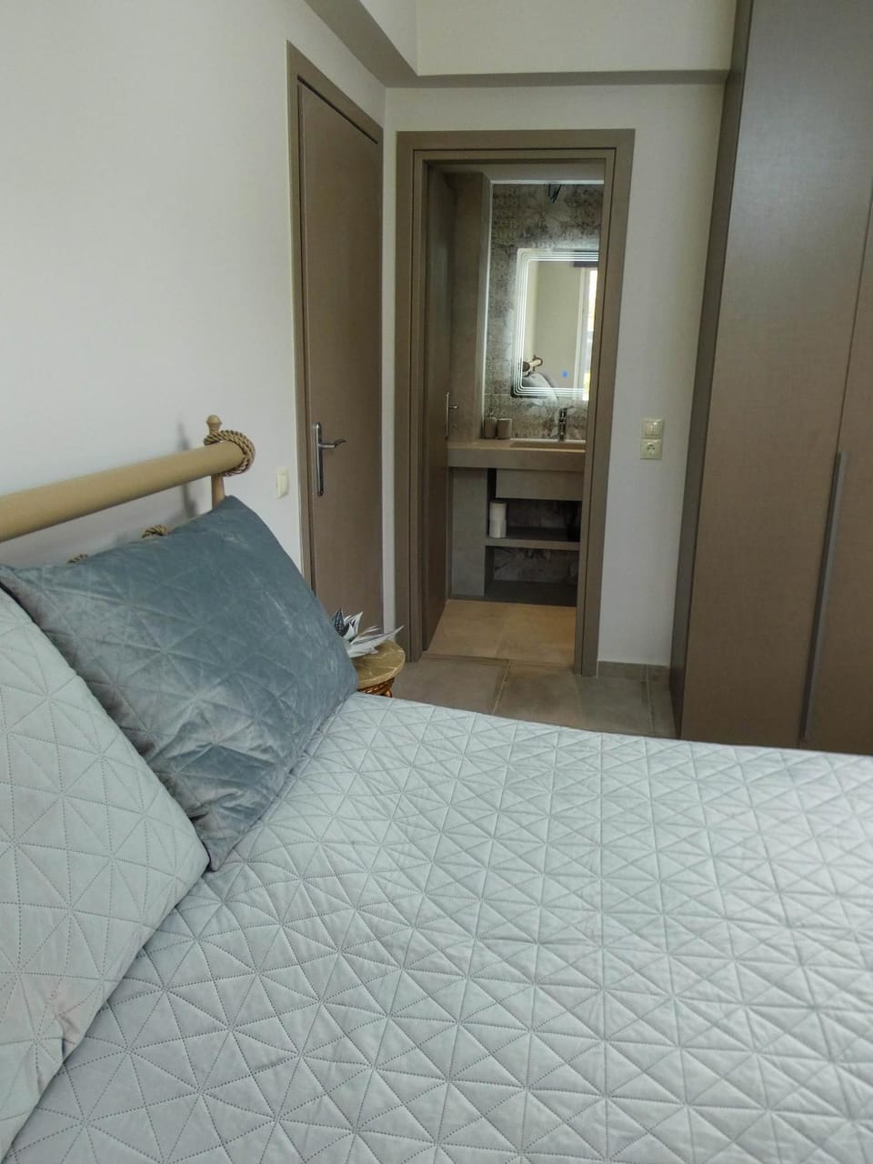 Bed, Photo of the whole room, Bedroom, wardrobe