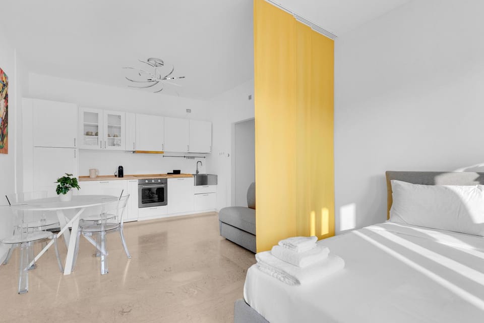 Bed, Photo of the whole room, Dining area, Bedroom
