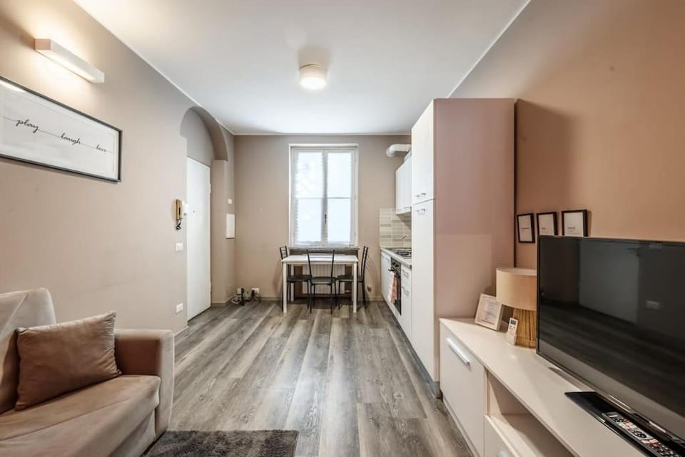 Communal lounge/ TV room, TV and multimedia, Living room, Seating area, Evening entertainment