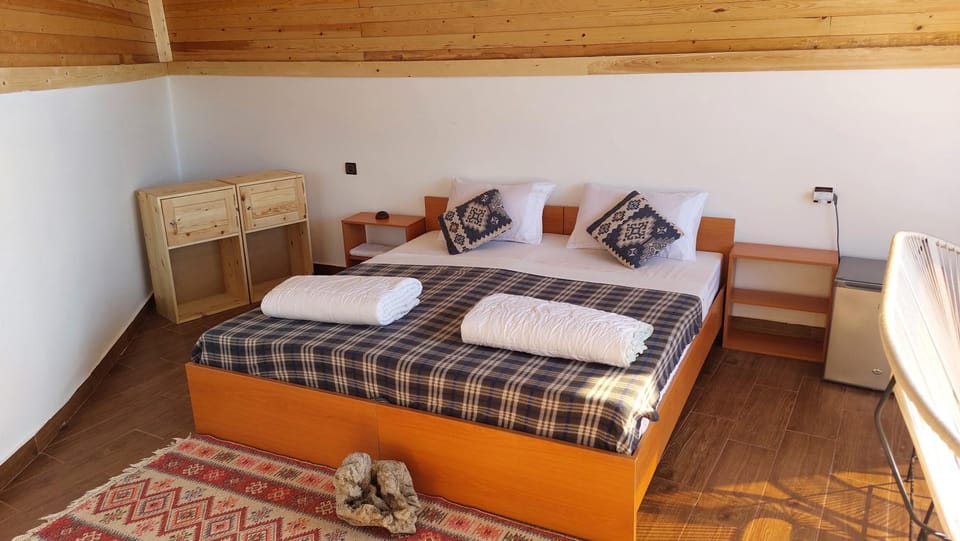 Bed, Photo of the whole room, towels