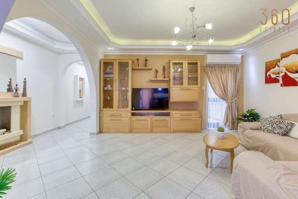 Communal lounge/ TV room, TV and multimedia, Evening entertainment, fireplace