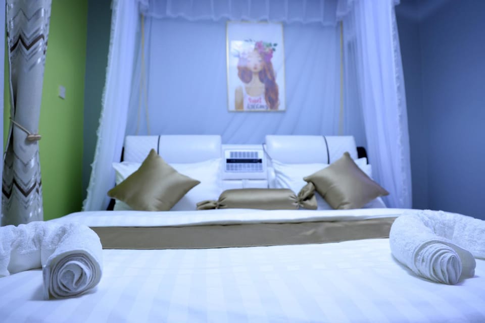 Bed, Bedroom