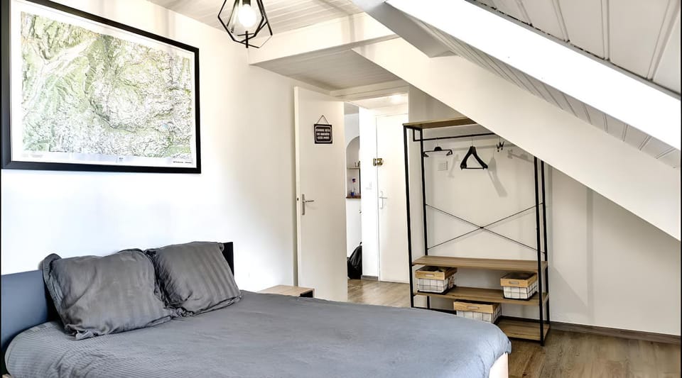 Bed, Photo of the whole room, Bedroom