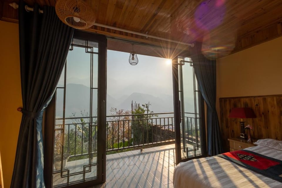 Bed, Natural landscape, View (from property/room), Balcony/Terrace