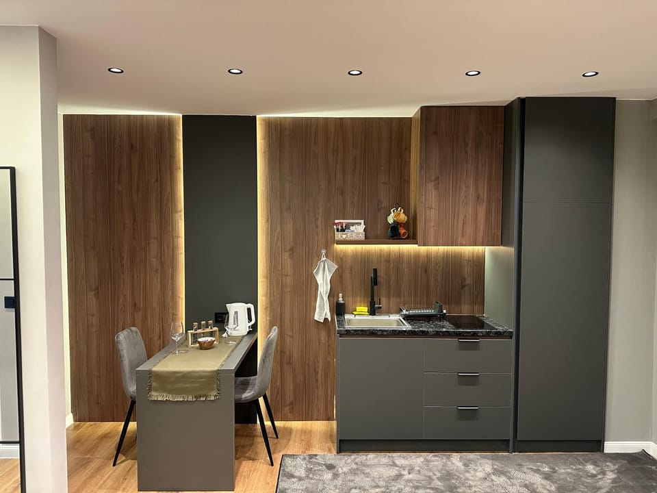 Coffee/tea facilities, Kitchen or kitchenette, Dining area