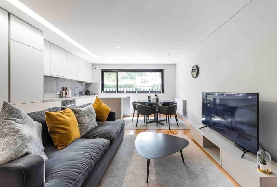 NEW LUX 2BR Flat Free Parking Cedofeita Porto Apartment in Porto
